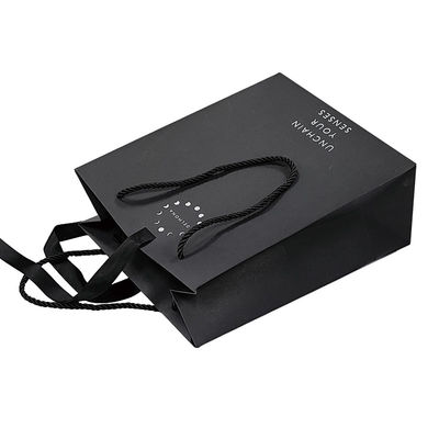 커스텀 디자인 럭셔리 블랙 매트 두꺼운 종이 의류 포장 선물 쇼핑 가방 로고 리본과 손잡이